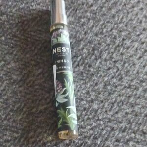 NEST Fragrances Indigo Rollerball with Floral Design
